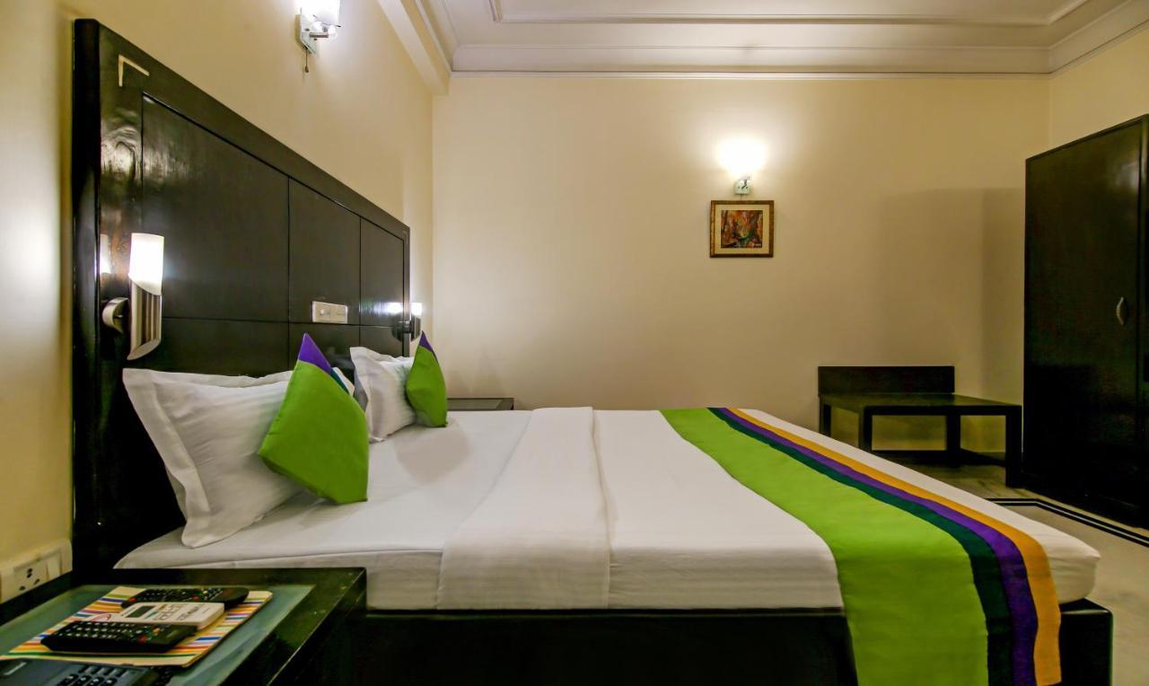 Capital O 12075 Hotel Regalia Retreat New Delhi Exterior photo